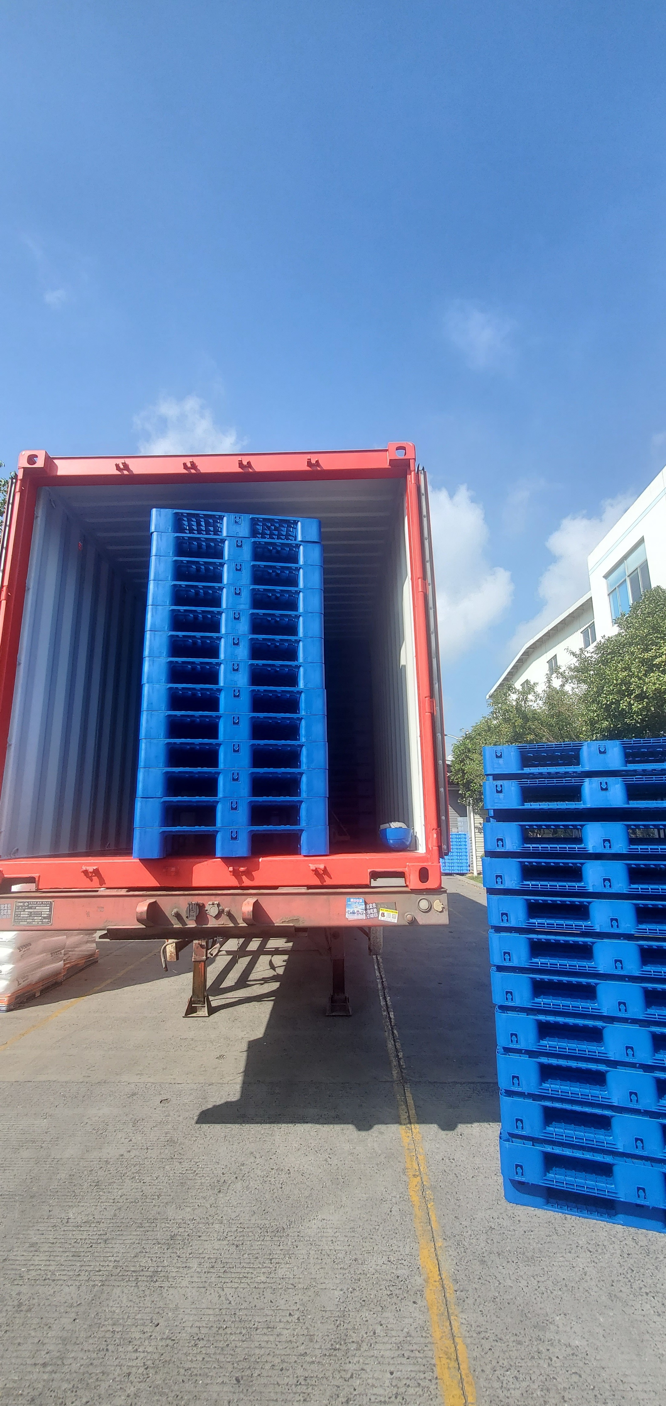 Ultimi blog aziendali su Sei ancora preoccupato per i costi di spedizione? Quanto possono farti risparmiare i bancali in plastica?