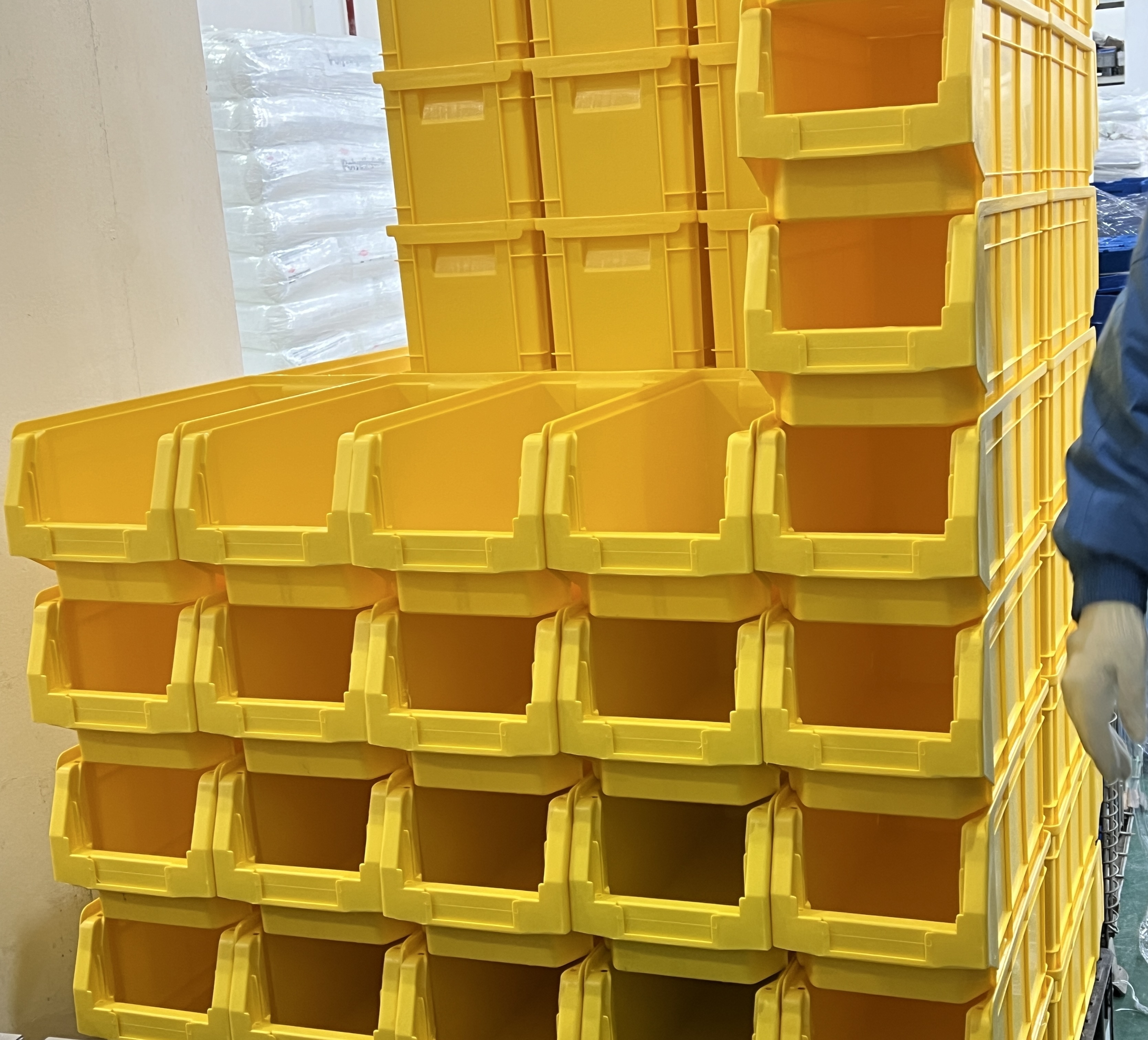 Ultimi blog aziendali su Come i contenitori in plastica per scaffali stanno rimodellando l'organizzazione moderna dei magazzini