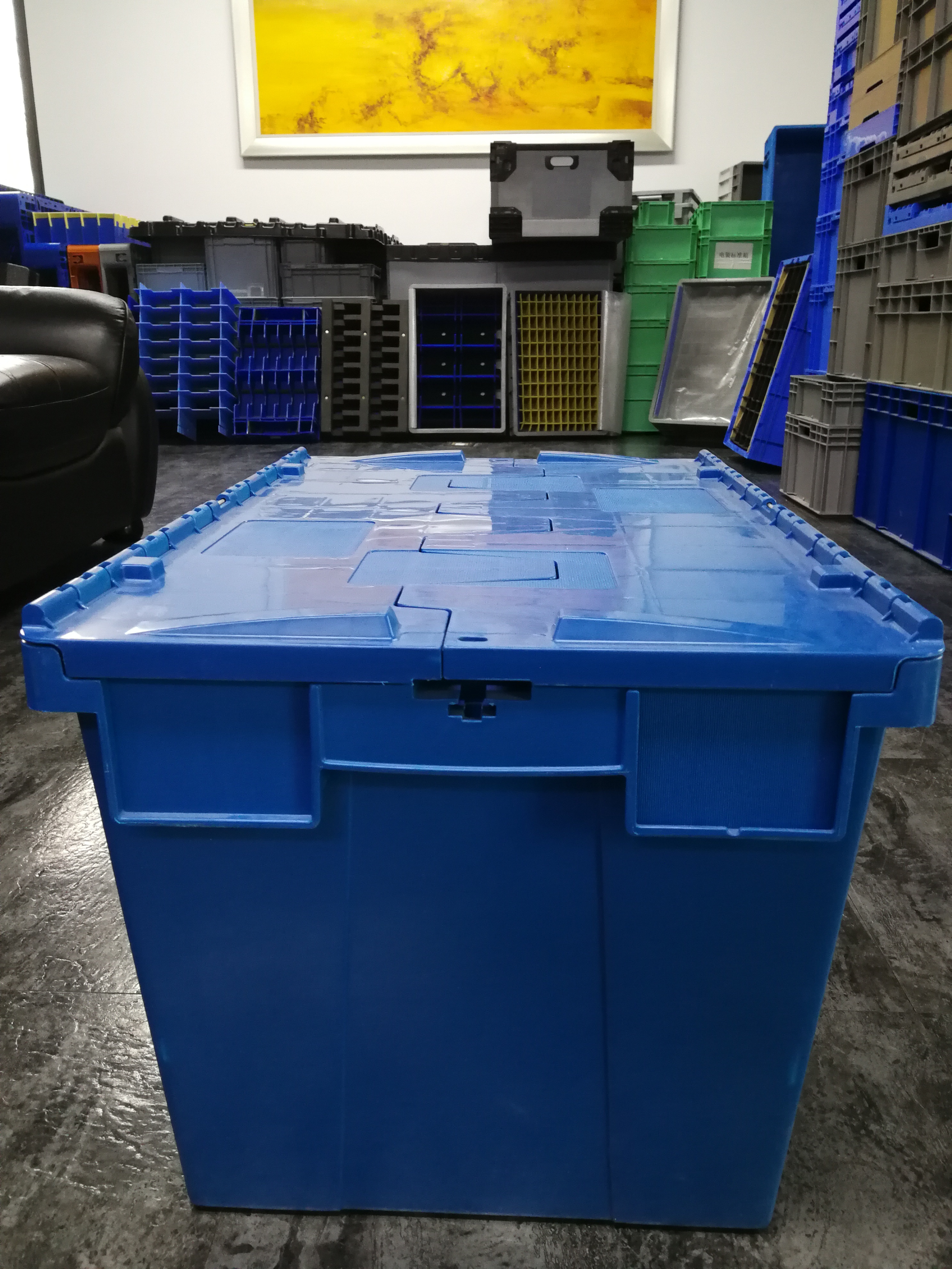 Ultimi blog aziendali su How Do Metal-Pin Hinges and Security Seal Holes Affect Attached Lid Container Performance?